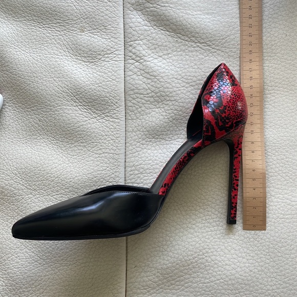 Size 39 Saint Laurent Heels - Black and Red Snake Skin - Picture 13 of 13